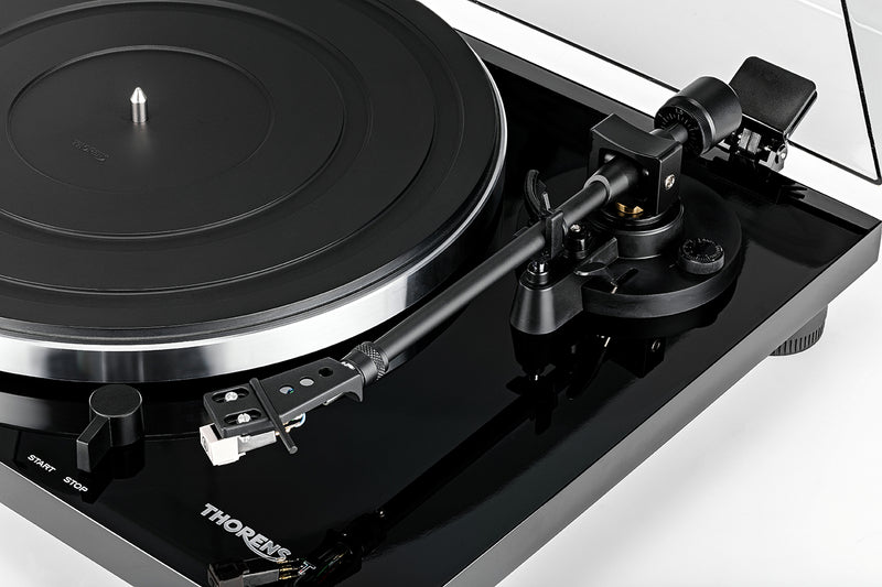 Load image into Gallery viewer, THORENS 201 MANUAL TURNTABLE WITH PREAMP
