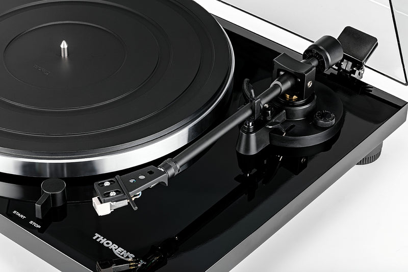 Load image into Gallery viewer, THORENS 201 MANUAL TURNTABLE WITH PREAMP
